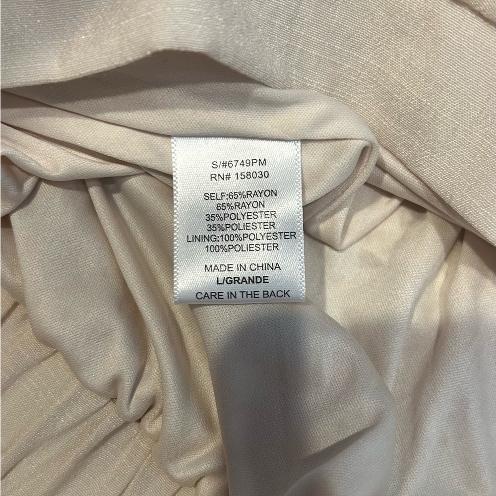 Off white/ beige shorts with skirt overlay - Picture 5 of 5